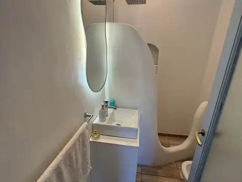 CASA EN VENTA RECICLADA Y AMOBLADA NUEVA FISHERTON