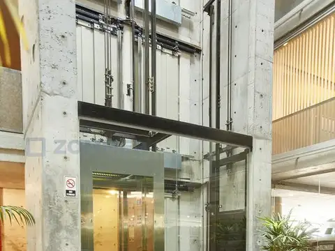 Oficina 10 ambientes con 6 baños