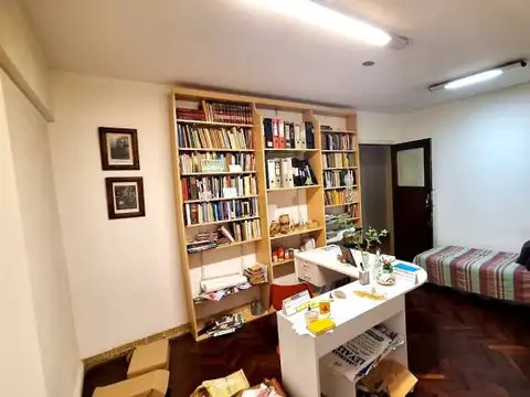 Oficina tipo 2 ambientes con división