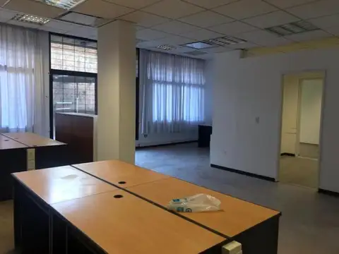 Oficina en Venta con 4 cocheras