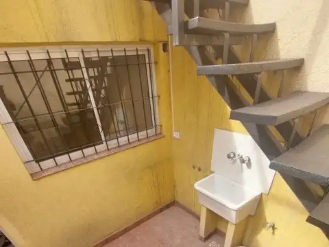 Depto Tipo Casa en Alquiler de 2 ambientes