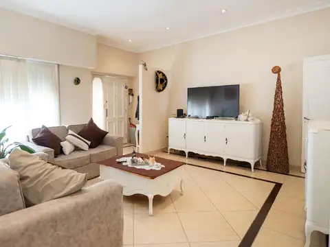 Venta Casa 5 Ambiente con Jardín, Garaje y Pileta en Ramos Mejía