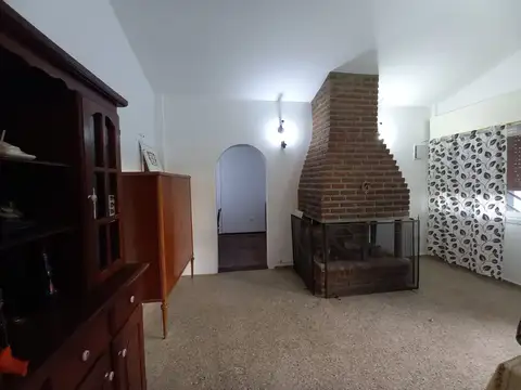 Casa 6 ambientes con 1 baño