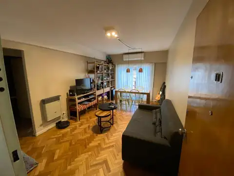 Departamento de 3 ambientes en Venta con patio en Casco Histórico.