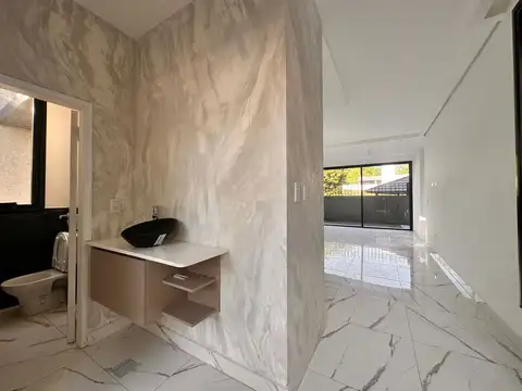 Casa 3 ambientes con 2 baños