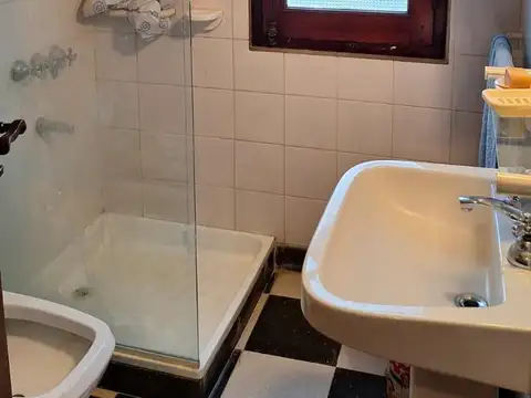 Casa en Alquiler con 1 cochera