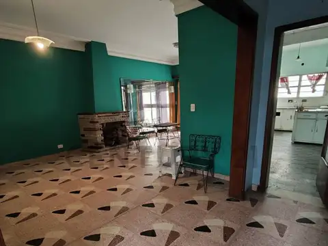 Casa 6 ambientes con 2 baños