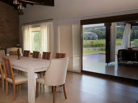 Casa con Jardín y Pileta en Venta - Estrella Federal - Campana