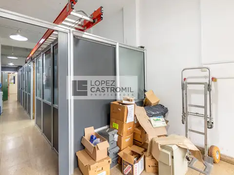 IMPECABLE LOCAL COMERCIAL! Amplio! Muy lum! Patio propio! Sum! IDEAL INVERSOR! APTO CREDITO! OPORT!