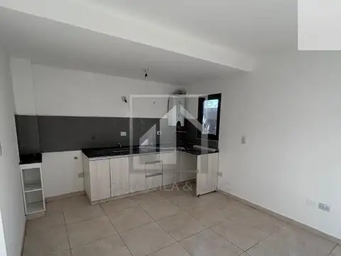 Casa en Alquiler con 1 cochera