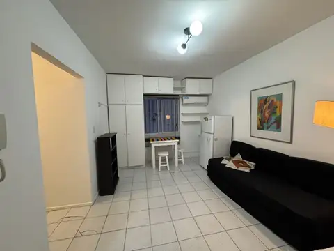 Avenida Coronel Díaz 2100, Piso 1