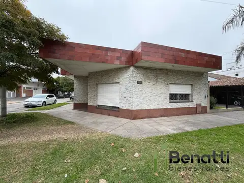 Casa 3 amb en alquiler en planta baja con patio y cochera