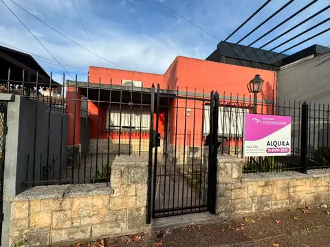 Casa en Alquiler con 1 cochera