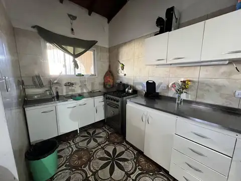 VENTA CASA CUATRO AMBIENTES EN DEL VISO CENTRO