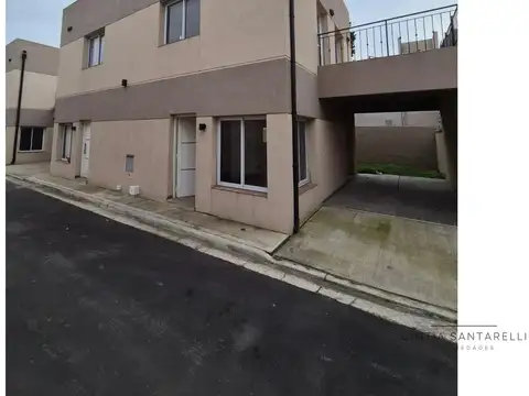 Dúplex en alquiler c/ cochera en Ituzaingó Norte