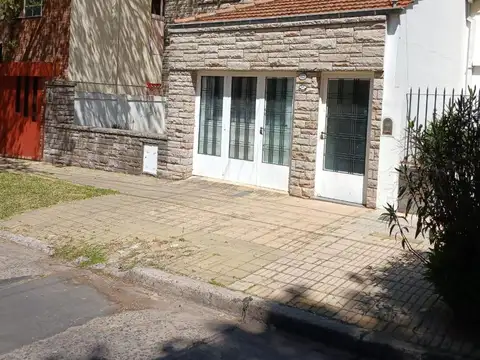Casa en Venta -  Florida, 4/5 amb, 2 plantas, c/jardín y parrilla.
