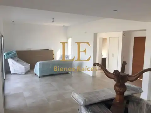 Casa en Venta con 4 cocheras