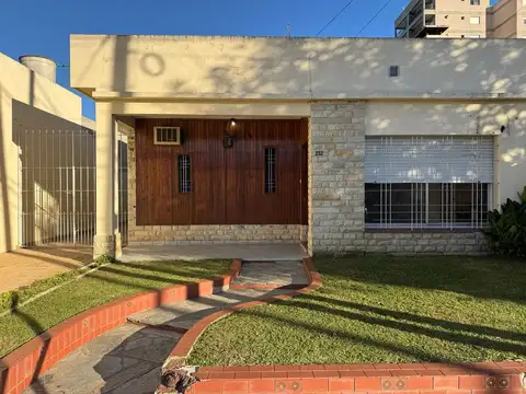 ALQUILER COMERCIAL CASA CENTRO DE PILAR