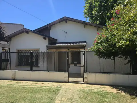 VENTA CASA 3 AMBIENTES EN VILLA ADELINA