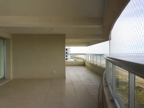 Departamento en Venta en Playa Brava, USD 1.580.000