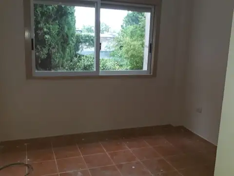 Departamento 3 ambietes en PH, con cocina separa, balcon