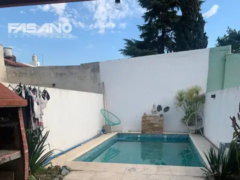 Depto Tipo Casa 4 ambientes con 2 baños