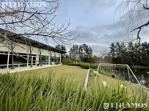 Lote al LAGO en venta en Cabos del Lago - Nordelta.
