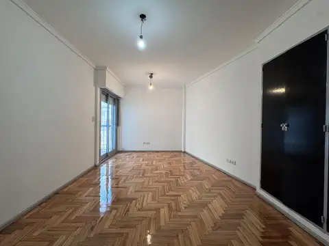 MONOAMBIENTE CON COCINA SEPARADA - EXCELENTE UBICACION.