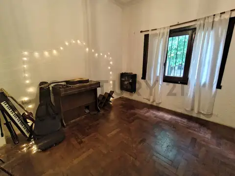 33 E/ 9 Y 10 - VENDEMOS PH AL FRENTE CON TERRAZA - APTO BANCO -