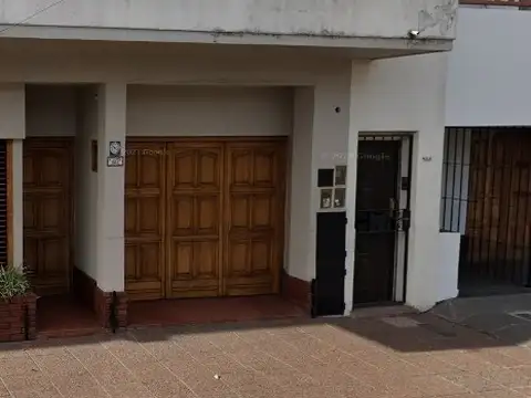 Casa tipo PH en venta de 4 Ambientes con Quincho y Garage en Quilmes