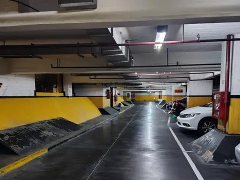 COCHERA FIJA CUBIERTA 11 M2 - VIGILANCIA LAS 24 HORAS - BARRIO NORTE