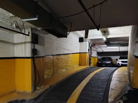 COCHERA FIJA CUBIERTA 11 M2 - VIGILANCIA LAS 24 HORAS - BARRIO NORTE