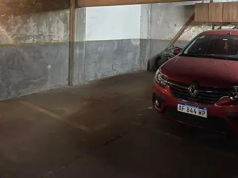 VENTA DE COCHERA CUBIERTA EN PARQUE CHACABUCO