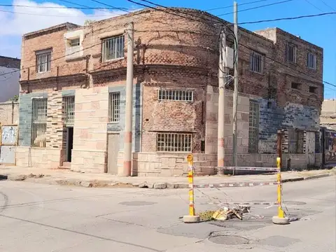 SE VENDE ESQUINA GINO GALEOTTI 500M2 CUBIERTOS