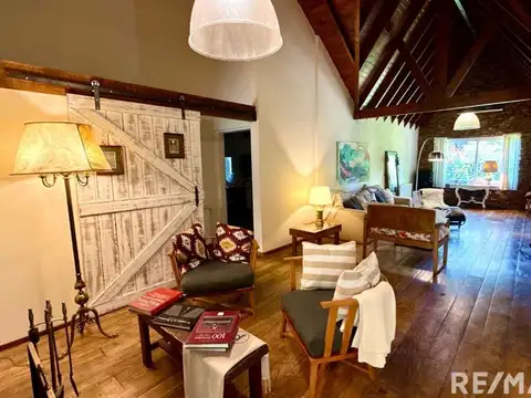 Casa en Venta con 2 cocheras