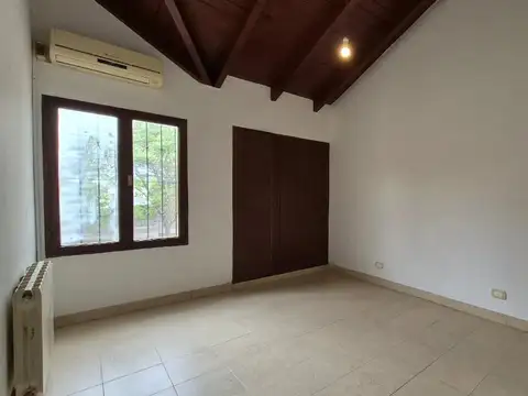 Casa en Alquiler en Barrio Grand Bourg, $ 1.400.000