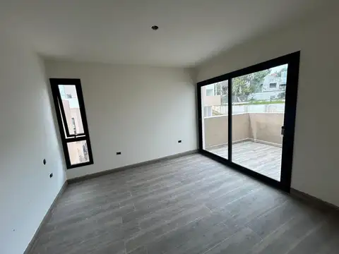 Casa 6 ambientes con 2 baños