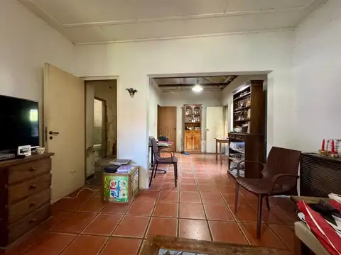 CASA/PH al frente Olivos con cochera para reciclar