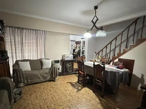 Depto Tipo Casa 4 ambientes con 2 baños