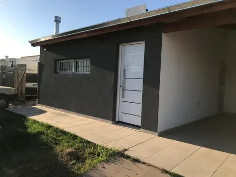 Casa en alquiler c/ cochera en Capitán Bermúdez