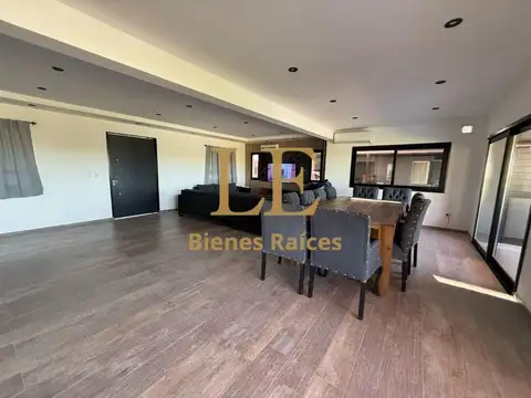 Casa en Venta con 6 cocheras