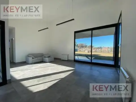 Casa en  venta Santa Elena 3 dormitorios galería parrilla jardín lote central