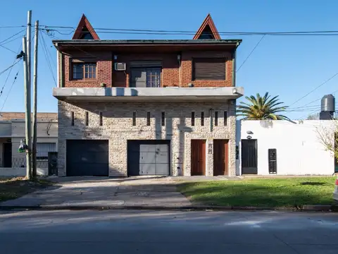 Venta Dos Casas con Cochera Quilmes