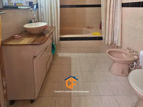 Excelente PH Multifamiliar con Patio y Terraza Propia en San Martín