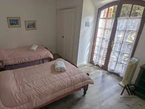 Casa en Alquiler con 2 cocheras