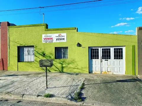 SE VENDE CASA A RECICLAR   OPORTUNIDAD