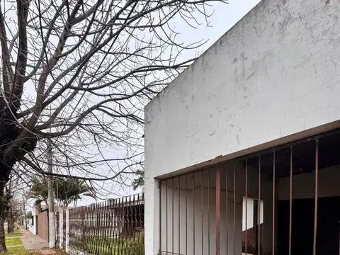 CASA EN VENTA EN BARRIO PANDO, ZONA SUR GOYA
