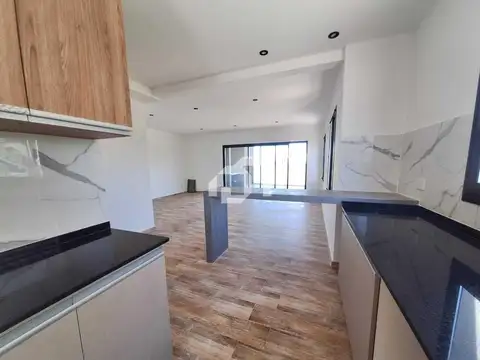 Casa en Venta en Pilar del Este - San Ramiro, USD 195.000