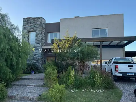 Venta Casa a la laguna en San Lucas 6 Dormitorios Canning