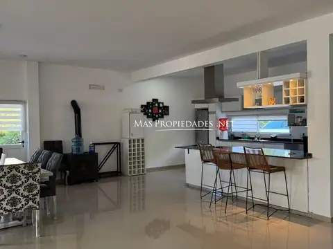 Casa 7 ambientes con 4 baños